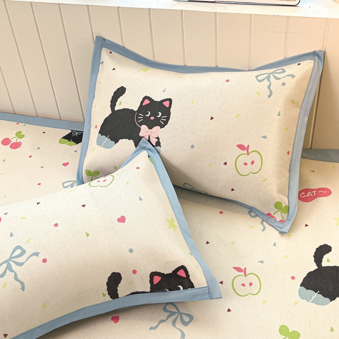 91家纺网 家纺一手货源 找家纺 小叮当家纺仓储工厂店 2025新款A类小清新卡通高品质冰藤印花床席款凉席席子-床席款 冰藤席-黑猫日记