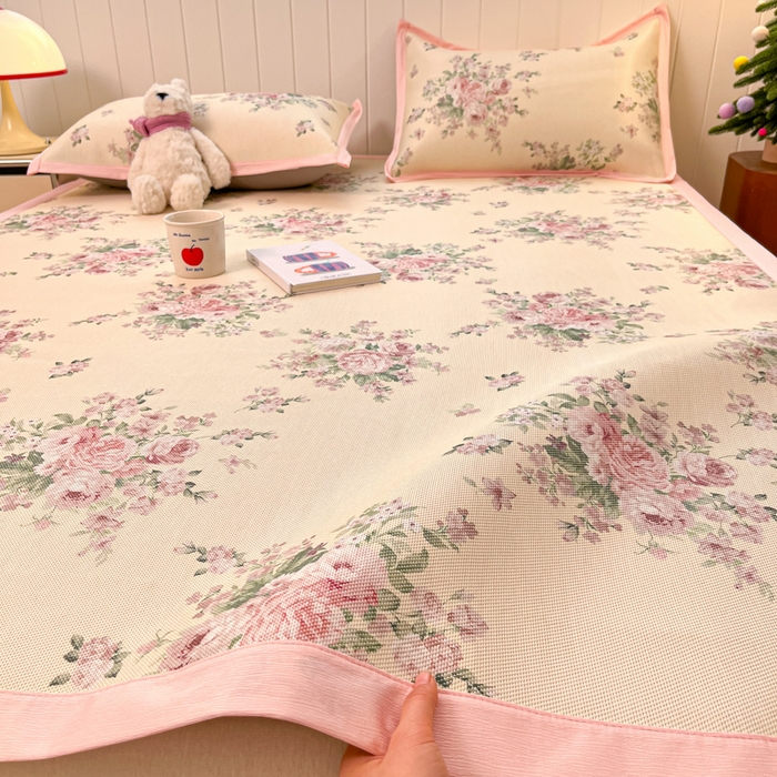 91家纺网 家纺一手货源 找家纺 小叮当家纺仓储工厂店 2025新款A类小清新卡通高品质冰藤印花床席款凉席席子-床席款 冰藤席-花海