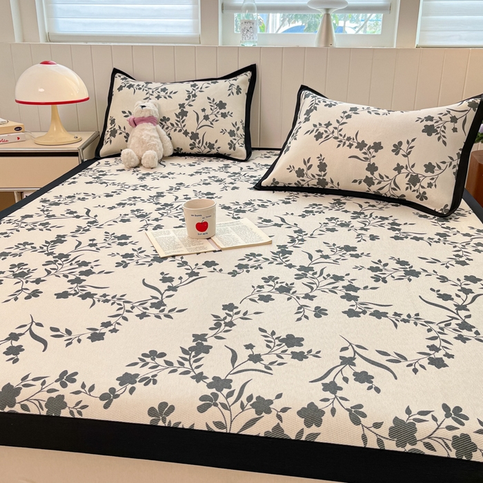 91家纺网 家纺一手货源 找家纺 小叮当家纺仓储工厂店 2025新款A类小清新卡通高品质冰藤印花床席款凉席席子-床席款 冰藤席-花间语