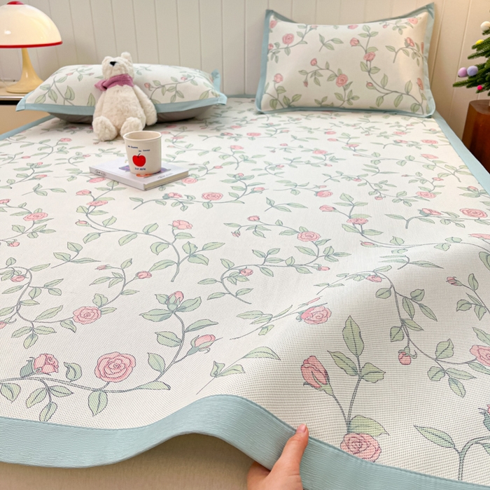 91家纺网 家纺一手货源 找家纺 小叮当家纺仓储工厂店 2025新款A类小清新卡通高品质冰藤印花床席款凉席席子-床席款 冰藤席-花枝