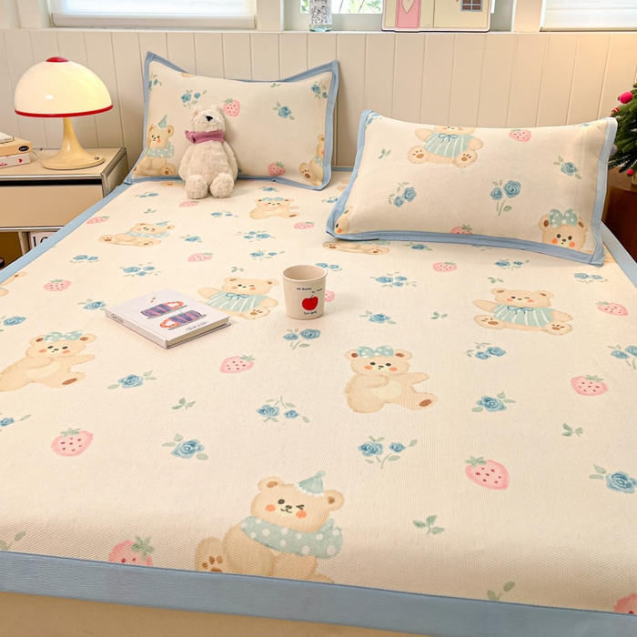 91家纺网 家纺一手货源 找家纺 小叮当家纺仓储工厂店 2025新款A类小清新卡通高品质冰藤印花床席款凉席席子-床席款 冰藤席-蓝花小熊