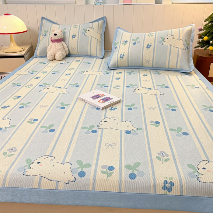 91家纺网 家纺一手货源 找家纺 小叮当家纺仓储工厂店 2025新款A类小清新卡通高品质冰藤印花床席款凉席席子-床席款 冰藤席-蓝条兔