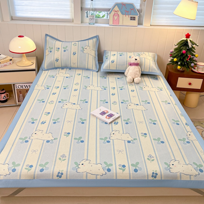 91家纺网 家纺一手货源 找家纺 小叮当家纺仓储工厂店 2025新款A类小清新卡通高品质冰藤印花床席款凉席席子-床席款 冰藤席-蓝条兔