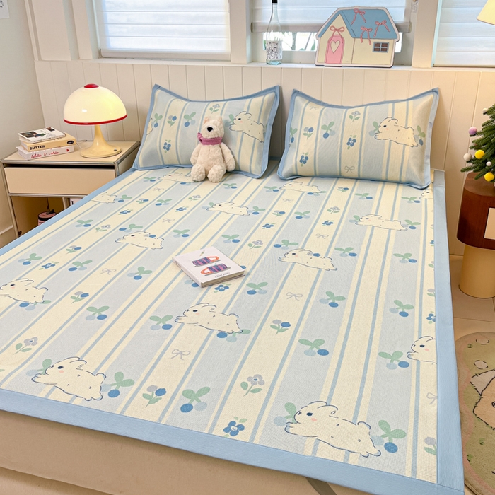 91家纺网 家纺一手货源 找家纺 小叮当家纺仓储工厂店 2025新款A类小清新卡通高品质冰藤印花床席款凉席席子-床席款 冰藤席-蓝条兔