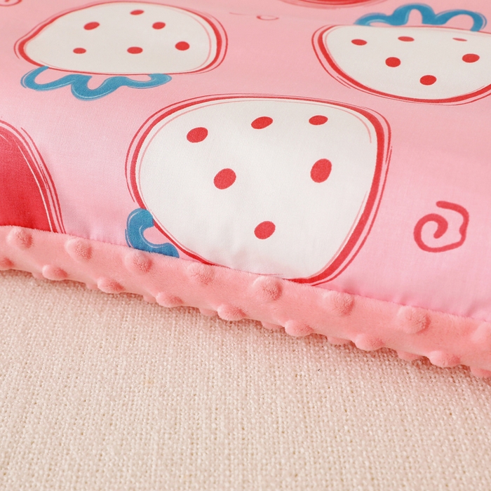 91家纺网 家纺一手货源 找家纺 小叮当家纺仓储工厂店 2025新款亲肤舒适儿童安抚豆豆枕枕头枕芯 草莓甜心