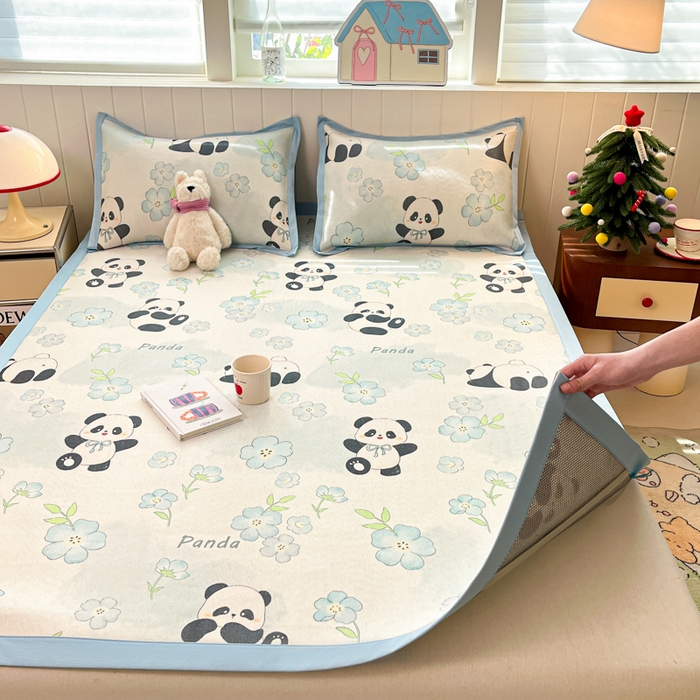 91家纺网 家纺一手货源 找家纺 小叮当家纺仓储工厂店 2025新款A类小清新卡通高品质冰藤印花床席款凉席席子-床席款 冰藤席-熊猫团团