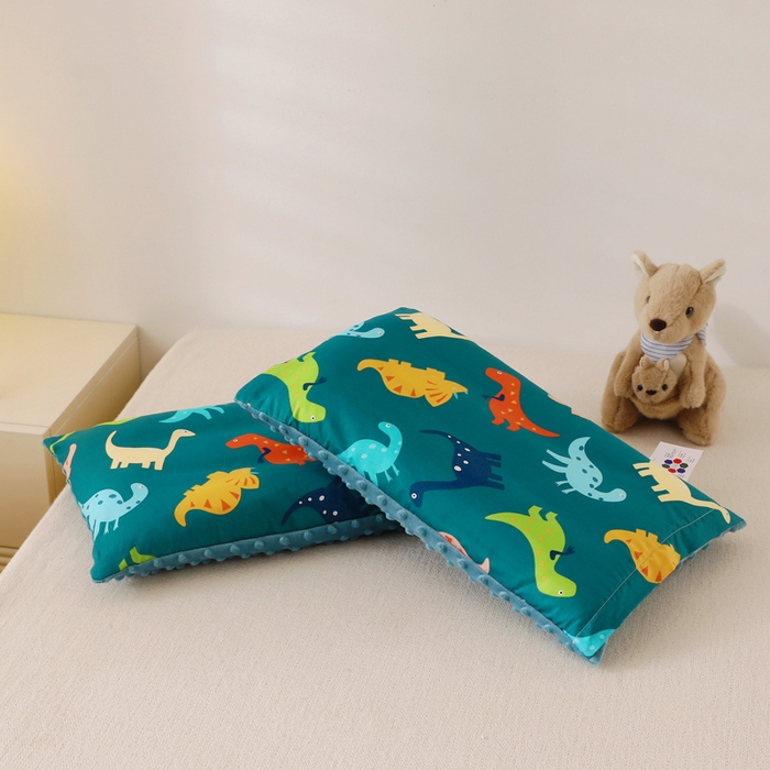 91家纺网 家纺一手货源 找家纺 小叮当家纺仓储工厂店 2025新款亲肤舒适儿童安抚豆豆枕枕头枕芯 恐龙派对