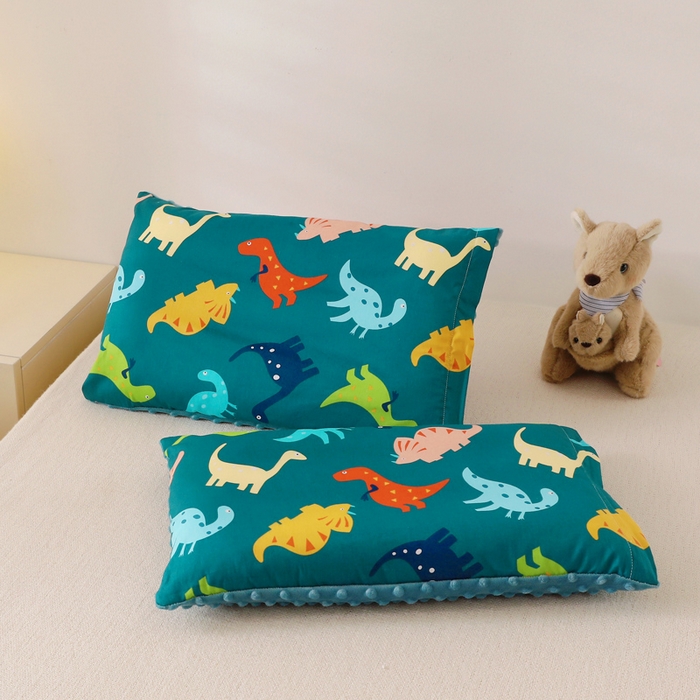 91家纺网 家纺一手货源 找家纺 小叮当家纺仓储工厂店 2025新款亲肤舒适儿童安抚豆豆枕枕头枕芯 恐龙派对