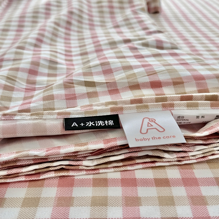 91家纺网 家纺一手货源 找家纺 十一家居 2025年新款ins无印风A类云朵亲肤水洗棉单床单——眠语系列 粉咖小格