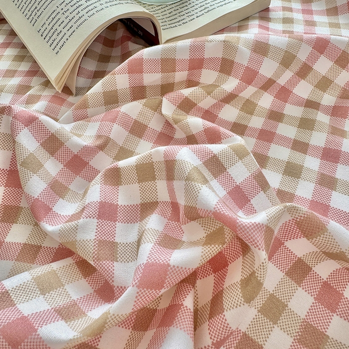 91家纺网 家纺一手货源 找家纺 十一家居 2025年新款ins无印风A类云朵亲肤水洗棉单床单——眠语系列 粉咖小格