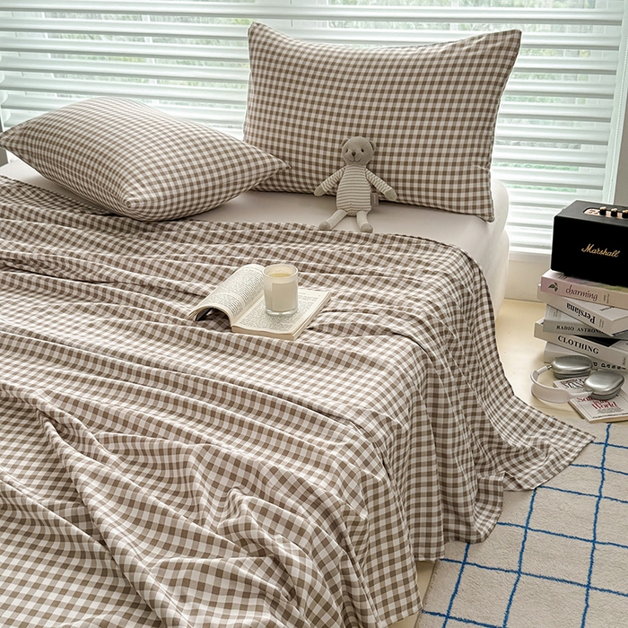 91家纺网 家纺一手货源 找家纺 十一家居 2025年新款ins无印风A类云朵亲肤水洗棉单床单——眠语系列 奶咖小格