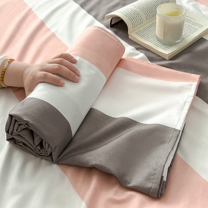 91家纺网 家纺一手货源 找家纺 十一家居 2025年新款ins无印风A类云朵亲肤水洗棉单床单——眠语系列 桃灰格