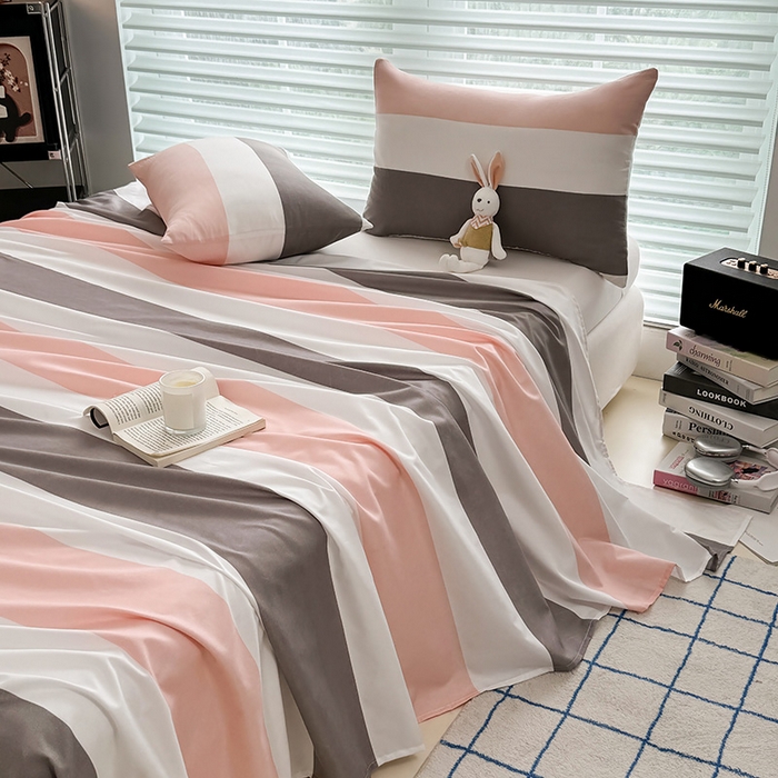 91家纺网 家纺一手货源 找家纺 十一家居 2025年新款ins无印风A类云朵亲肤水洗棉单床单——眠语系列 桃灰格