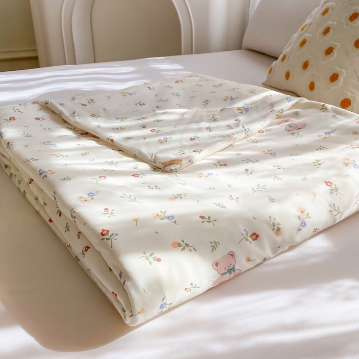 91家纺网 家纺一手货源 找家纺 小叮当家纺仓储工厂店 2025新款A类母婴级宝宝被子豆豆绒牛奶针织棉被子儿童豆豆被大豆被春秋被秋冬被 牛奶针织被-花间小熊