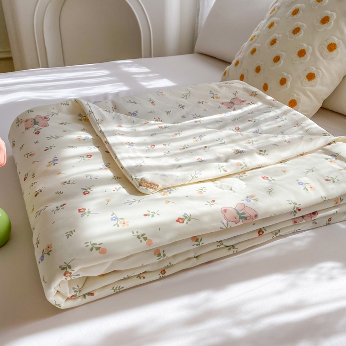 91家纺网 家纺一手货源 找家纺 小叮当家纺仓储工厂店 2025新款A类母婴级宝宝被子豆豆绒牛奶针织棉被子儿童豆豆被大豆被春秋被秋冬被 牛奶针织被-花间小熊