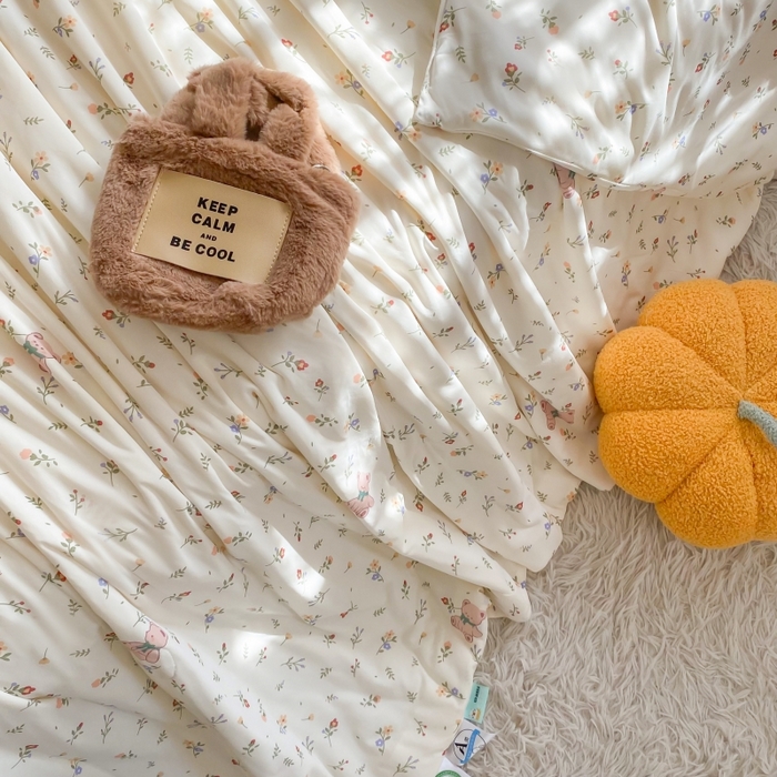 91家纺网 家纺一手货源 找家纺 小叮当家纺仓储工厂店 2025新款A类母婴级宝宝被子豆豆绒牛奶针织棉被子儿童豆豆被大豆被春秋被秋冬被 牛奶针织被-花间小熊