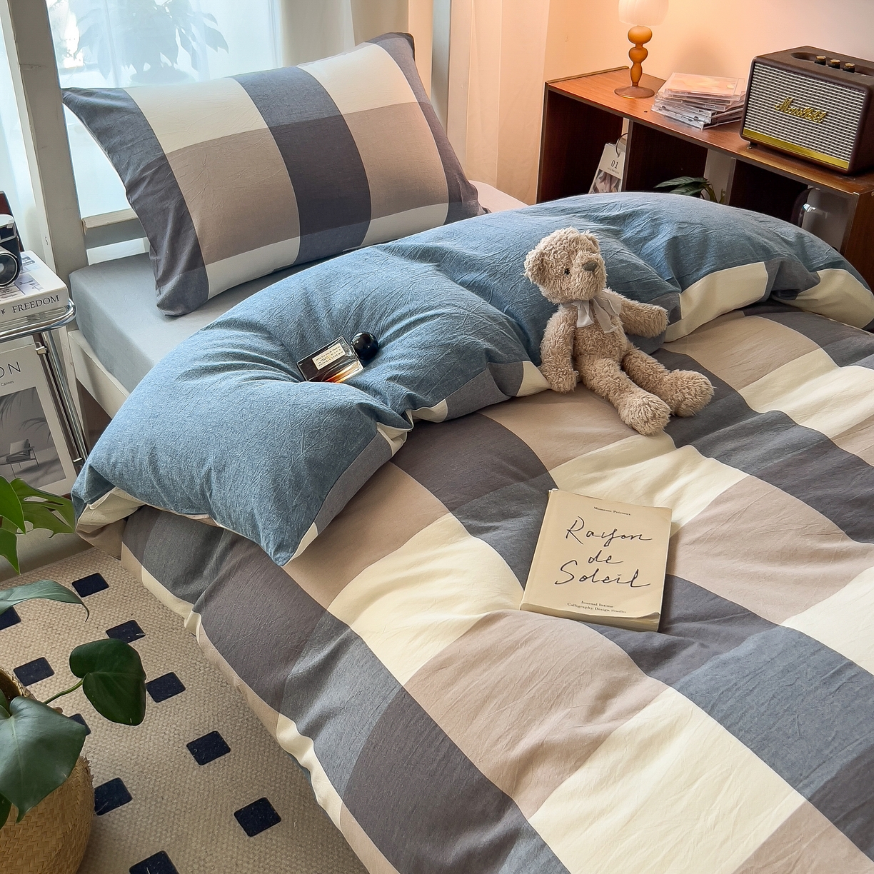 91家纺网 家纺一手货源 找家纺 宝士康家纺 2025春夏新款简约水洗棉学生三件套宿舍三件套上下铺三件套套件学生六件套套件（床单款） 深蓝大格