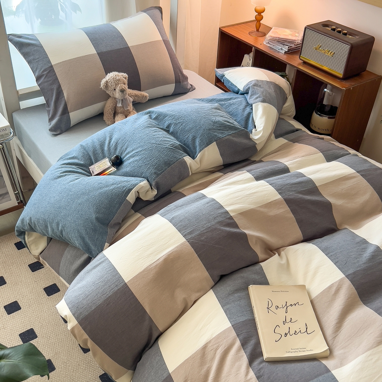 91家纺网 家纺一手货源 找家纺 宝士康家纺 2025春夏新款简约水洗棉学生三件套宿舍三件套上下铺三件套套件学生六件套套件（床单款） 深蓝大格