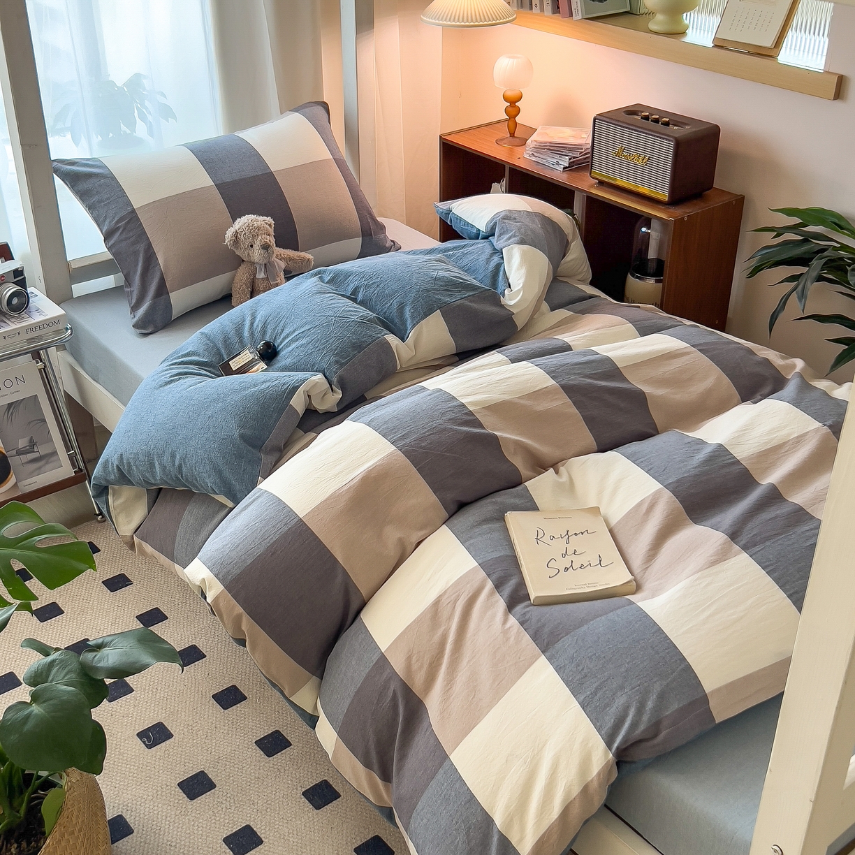 91家纺网 家纺一手货源 找家纺 宝士康家纺 2025春夏新款简约水洗棉学生三件套宿舍三件套上下铺三件套套件学生六件套套件（床单款） 深蓝大格