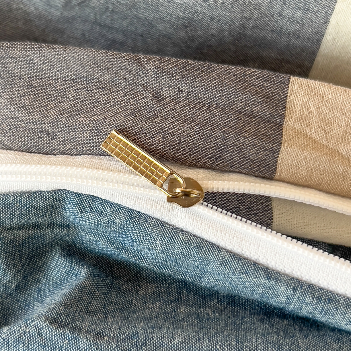 91家纺网 家纺一手货源 找家纺 宝士康家纺 2025春夏新款简约水洗棉学生三件套宿舍三件套上下铺三件套套件学生六件套套件（床单款） 深蓝大格