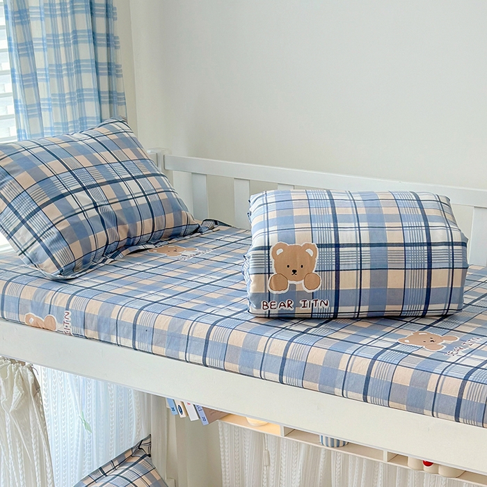 91家纺网 家纺一手货源 找家纺 拾物记 2025新款A类全棉纯棉棉印花学生床笠床笠单件单床笠 学院格小熊