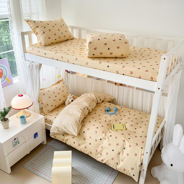 91家纺网 家纺一手货源 找家纺 拾物记 2025新款A类全棉纯棉棉印花学生宿舍三件套上下铺三件套-第二批 皇家学院-黄