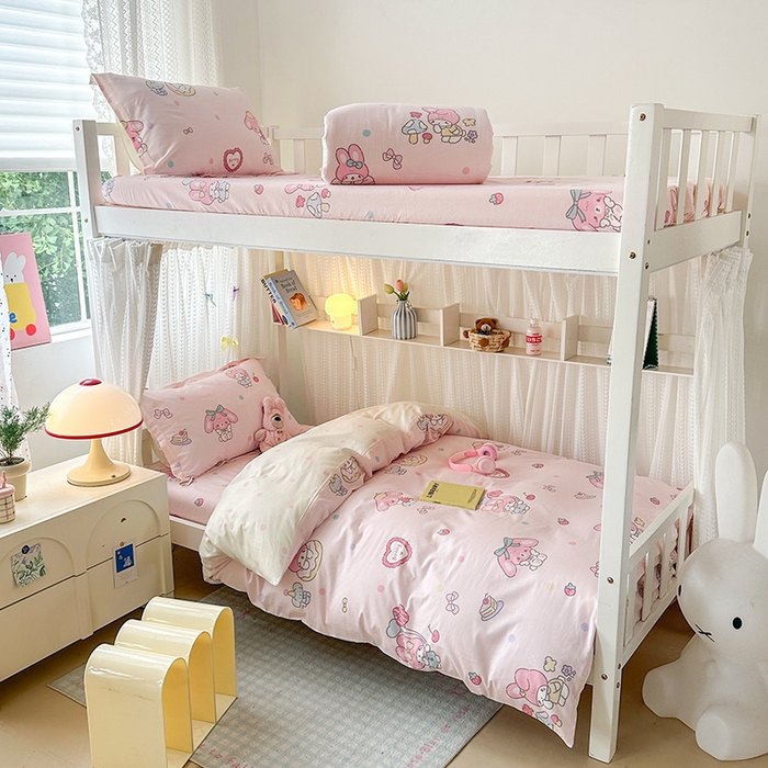 91家纺网 家纺一手货源 找家纺 拾物记 2025新款A类全棉纯棉棉印花学生宿舍三件套上下铺三件套-第二批 可乐贝儿