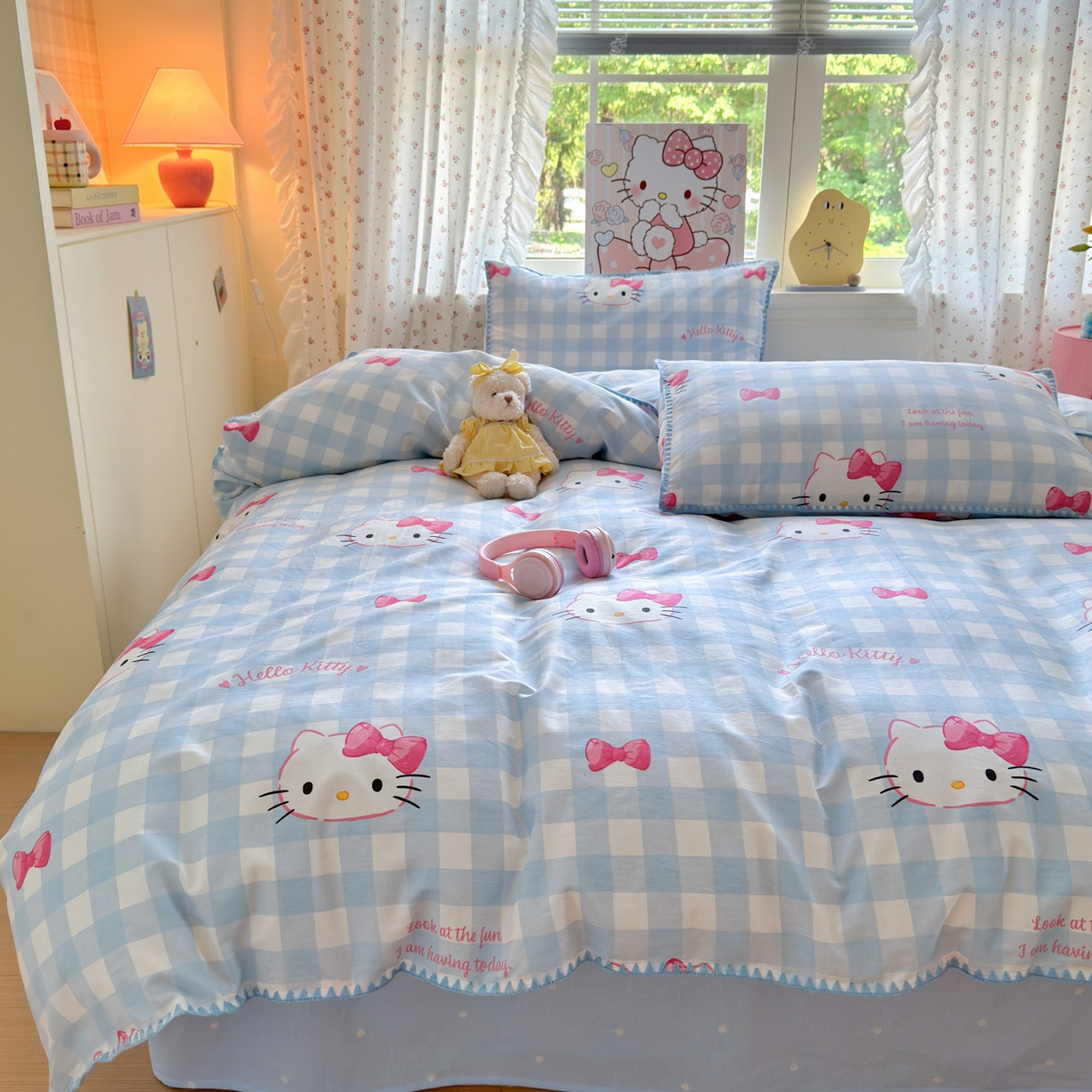 91家纺网 家纺一手货源 找家纺 淑女公社家纺 2025春夏新款全棉纯棉正版三丽鸥KT猫系列四件套 格子KT-蓝