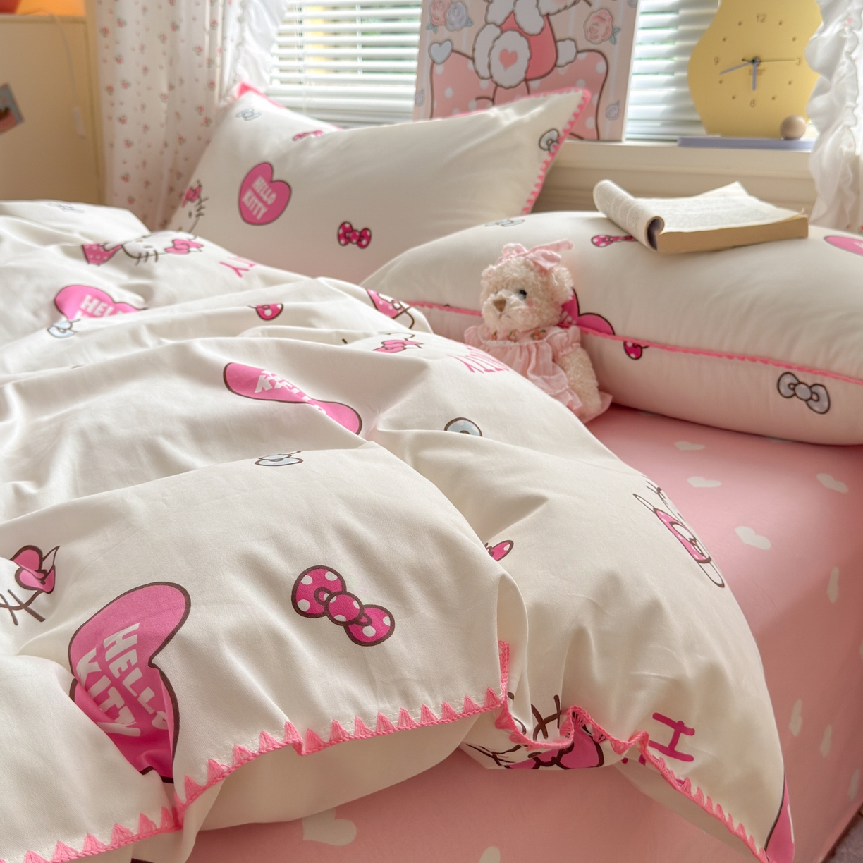 91家纺网 家纺一手货源 找家纺 淑女公社家纺 2025春夏新款全棉纯棉正版三丽鸥KT猫系列四件套 爱心KT