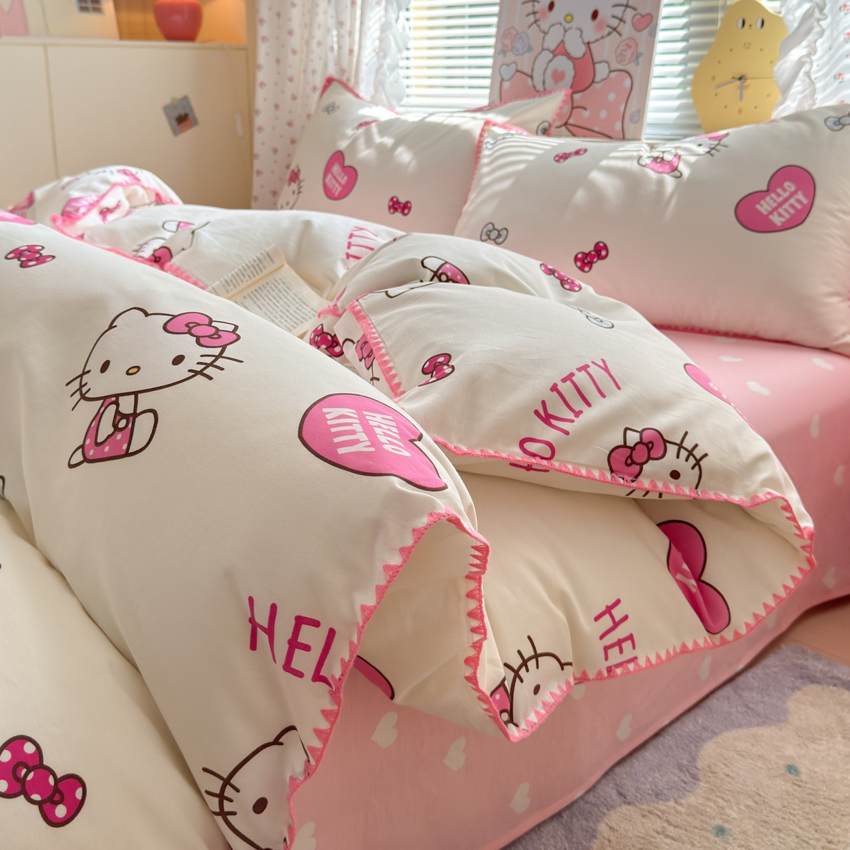 91家纺网 家纺一手货源 找家纺 淑女公社家纺 2025春夏新款全棉纯棉正版三丽鸥KT猫系列四件套 爱心KT