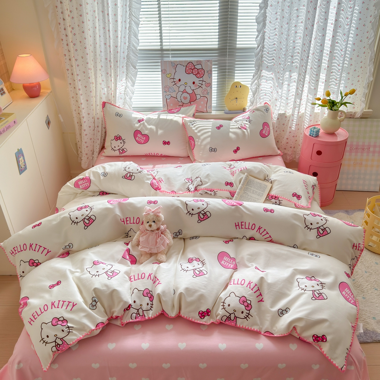 91家纺网 家纺一手货源 找家纺 淑女公社家纺 2025春夏新款全棉纯棉正版三丽鸥KT猫系列四件套 爱心KT