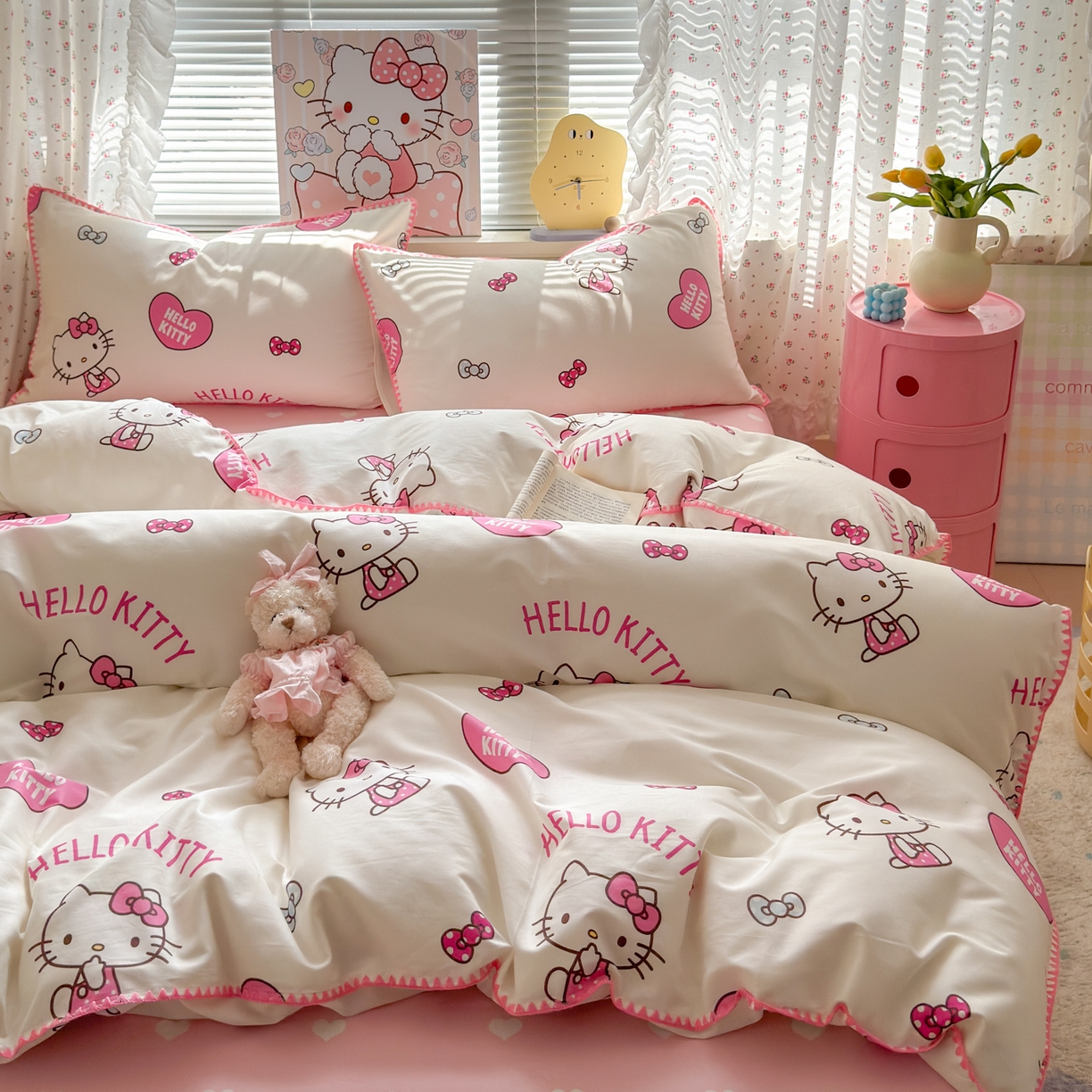 91家纺网 家纺一手货源 找家纺 淑女公社家纺 2025春夏新款全棉纯棉正版三丽鸥KT猫系列四件套 爱心KT