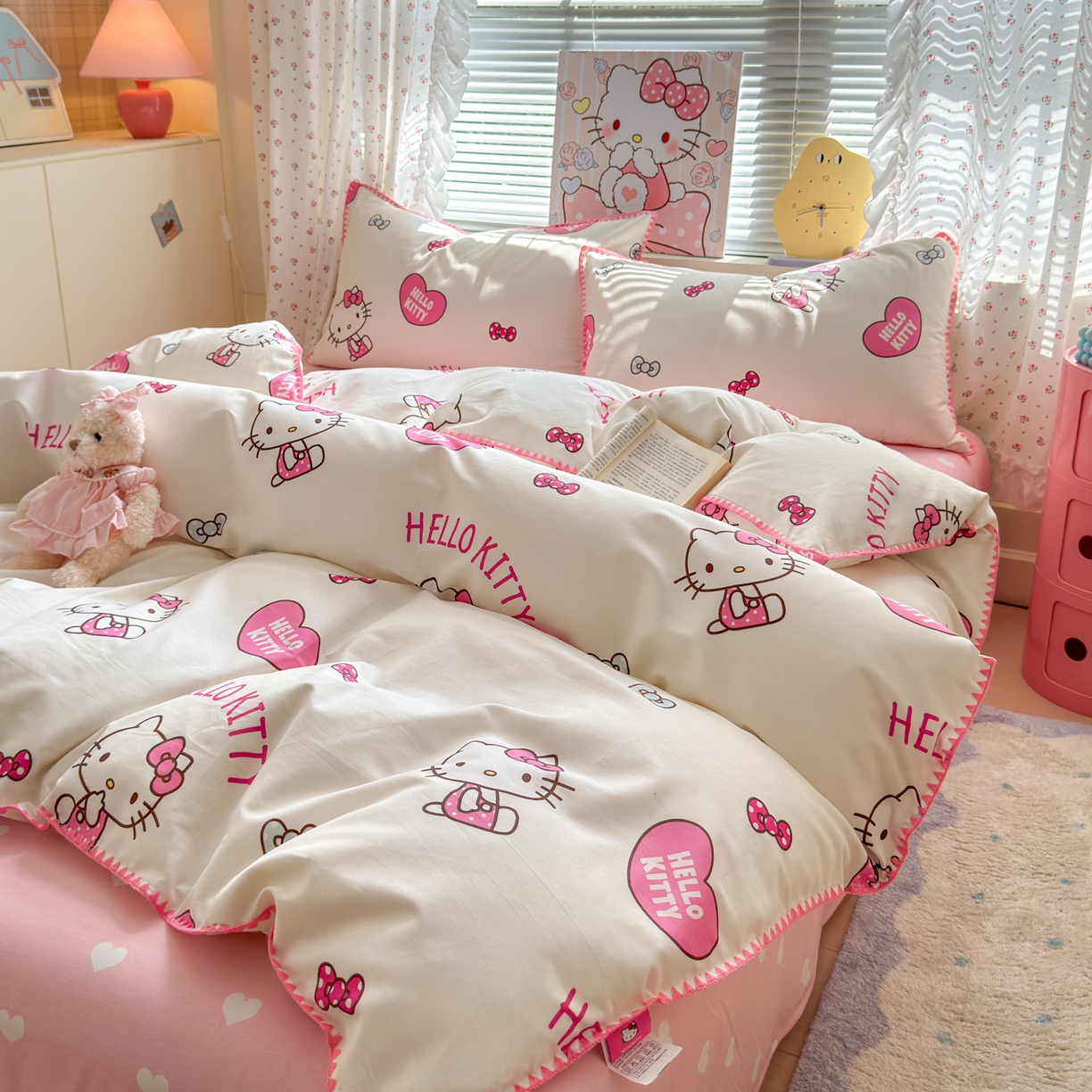 91家纺网 家纺一手货源 找家纺 淑女公社家纺 2025春夏新款全棉纯棉正版三丽鸥KT猫系列四件套 爱心KT