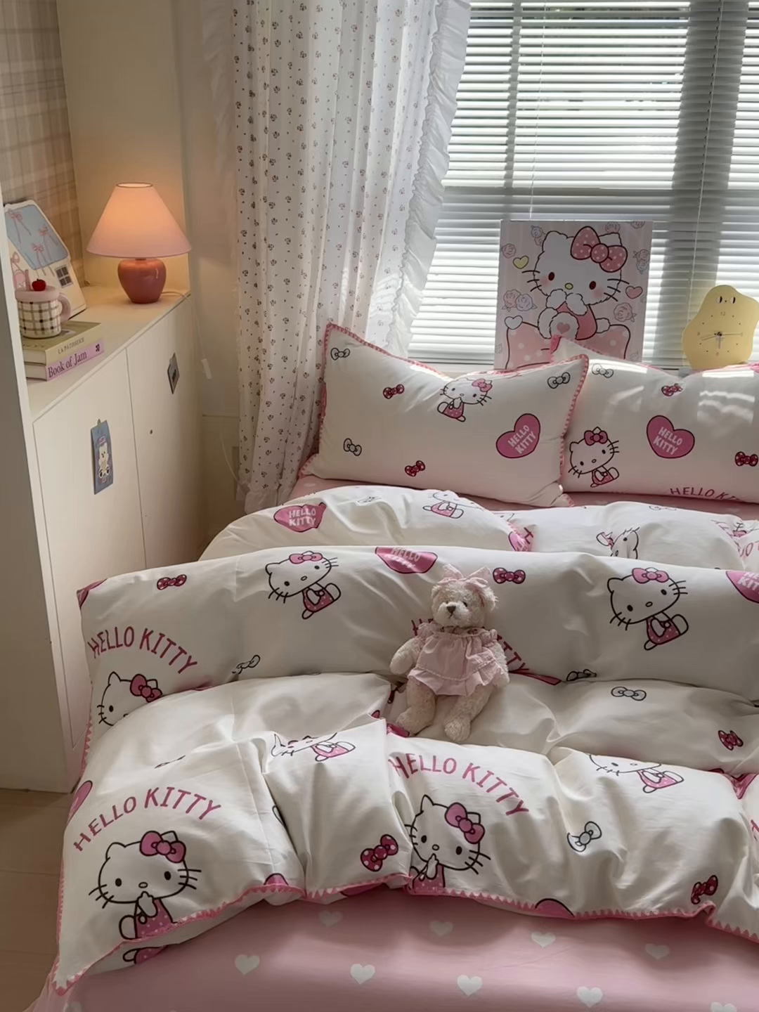 91家纺网 家纺一手货源 找家纺 淑女公社家纺 2025春夏新款全棉纯棉正版三丽鸥KT猫系列四件套 爱心KT