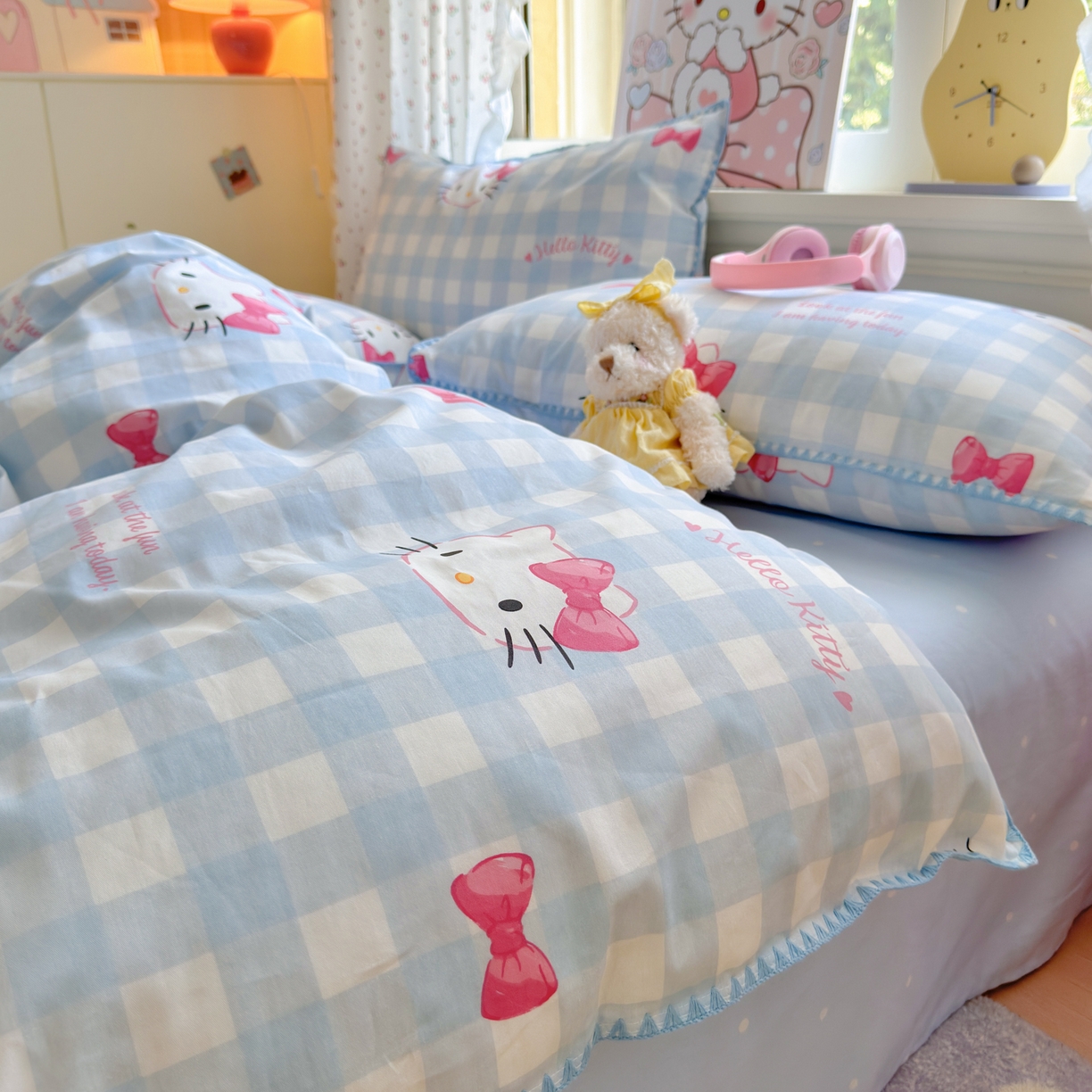 91家纺网 家纺一手货源 找家纺 淑女公社家纺 2025春夏新款全棉纯棉正版三丽鸥KT猫系列四件套 格子KT-蓝