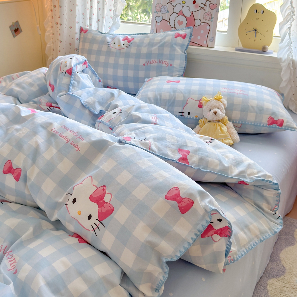 91家纺网 家纺一手货源 找家纺 淑女公社家纺 2025春夏新款全棉纯棉正版三丽鸥KT猫系列四件套 格子KT-蓝