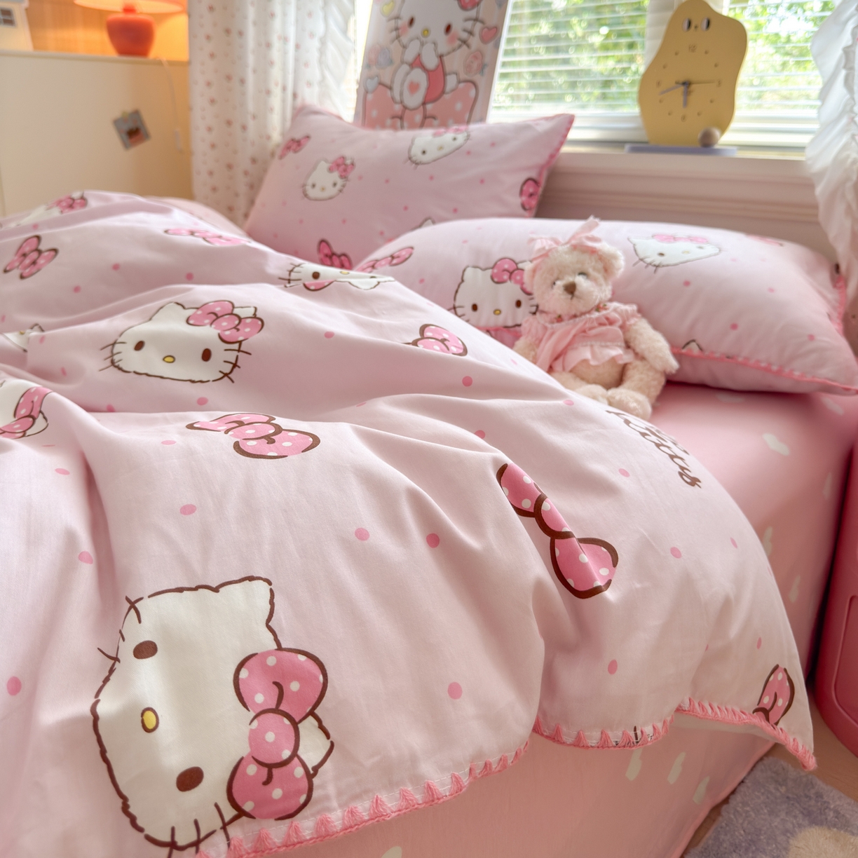 91家纺网 家纺一手货源 找家纺 淑女公社家纺 2025春夏新款全棉纯棉正版三丽鸥KT猫系列四件套 蝴蝶结KT