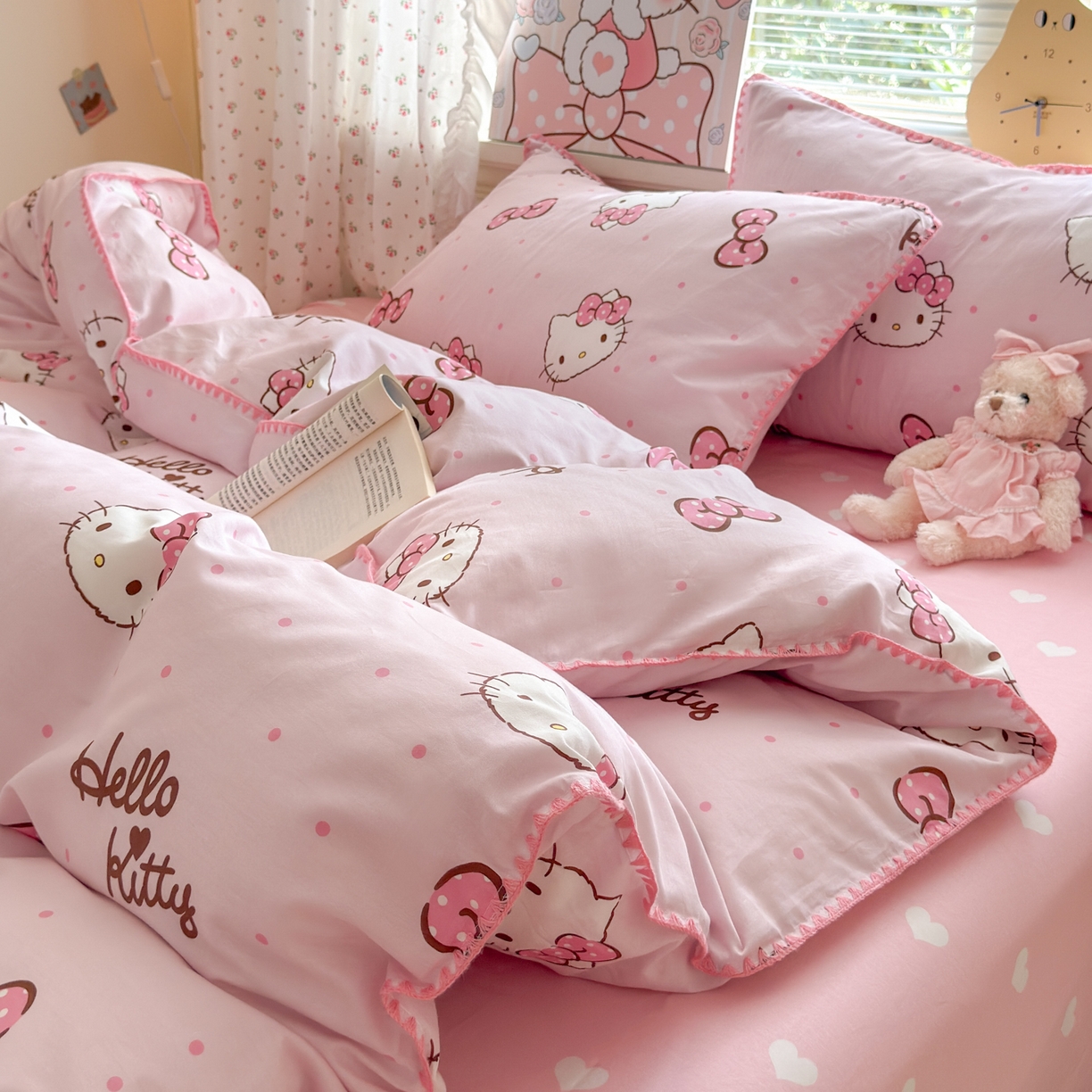 91家纺网 家纺一手货源 找家纺 淑女公社家纺 2025春夏新款全棉纯棉正版三丽鸥KT猫系列四件套 蝴蝶结KT