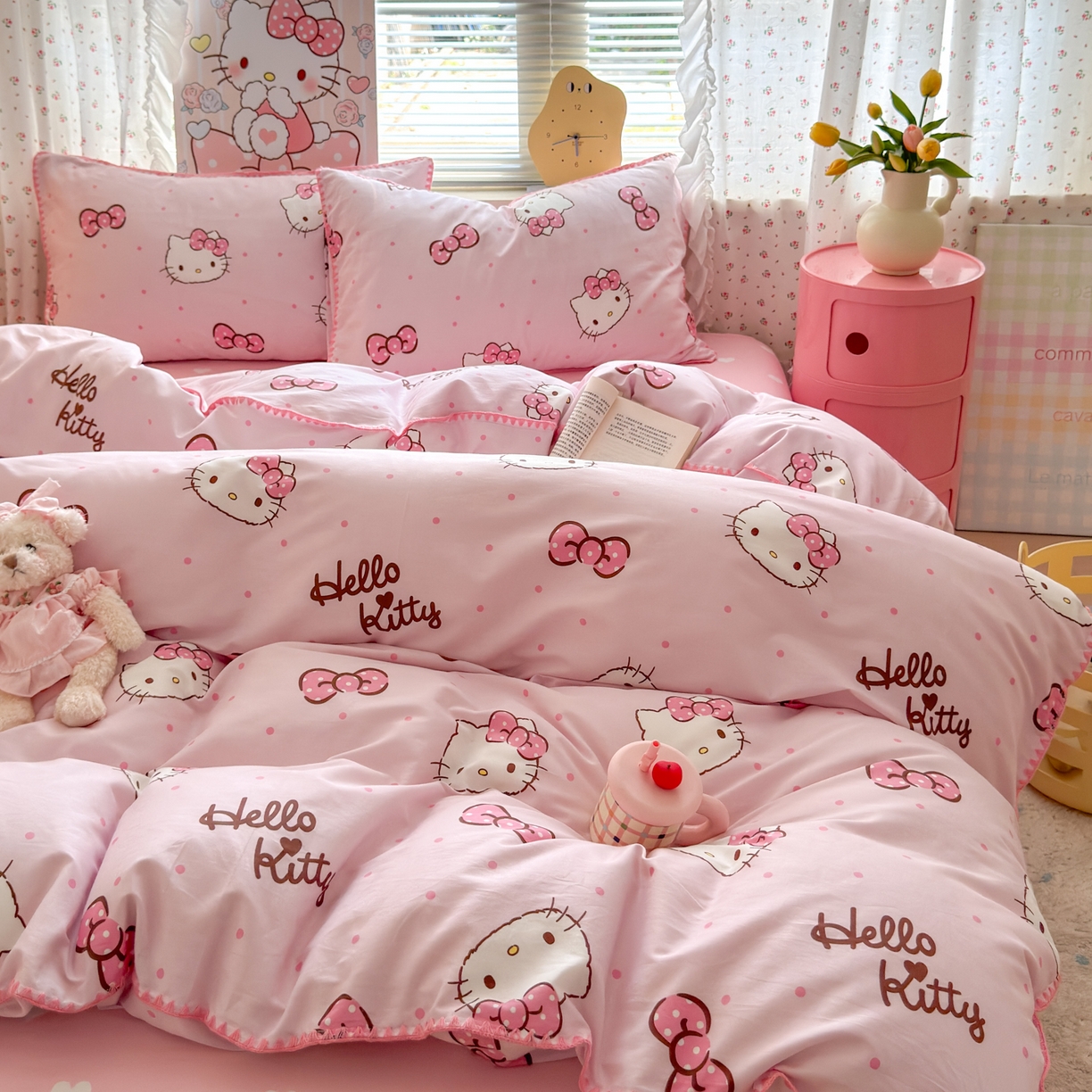 91家纺网 家纺一手货源 找家纺 淑女公社家纺 2025春夏新款全棉纯棉正版三丽鸥KT猫系列四件套 蝴蝶结KT