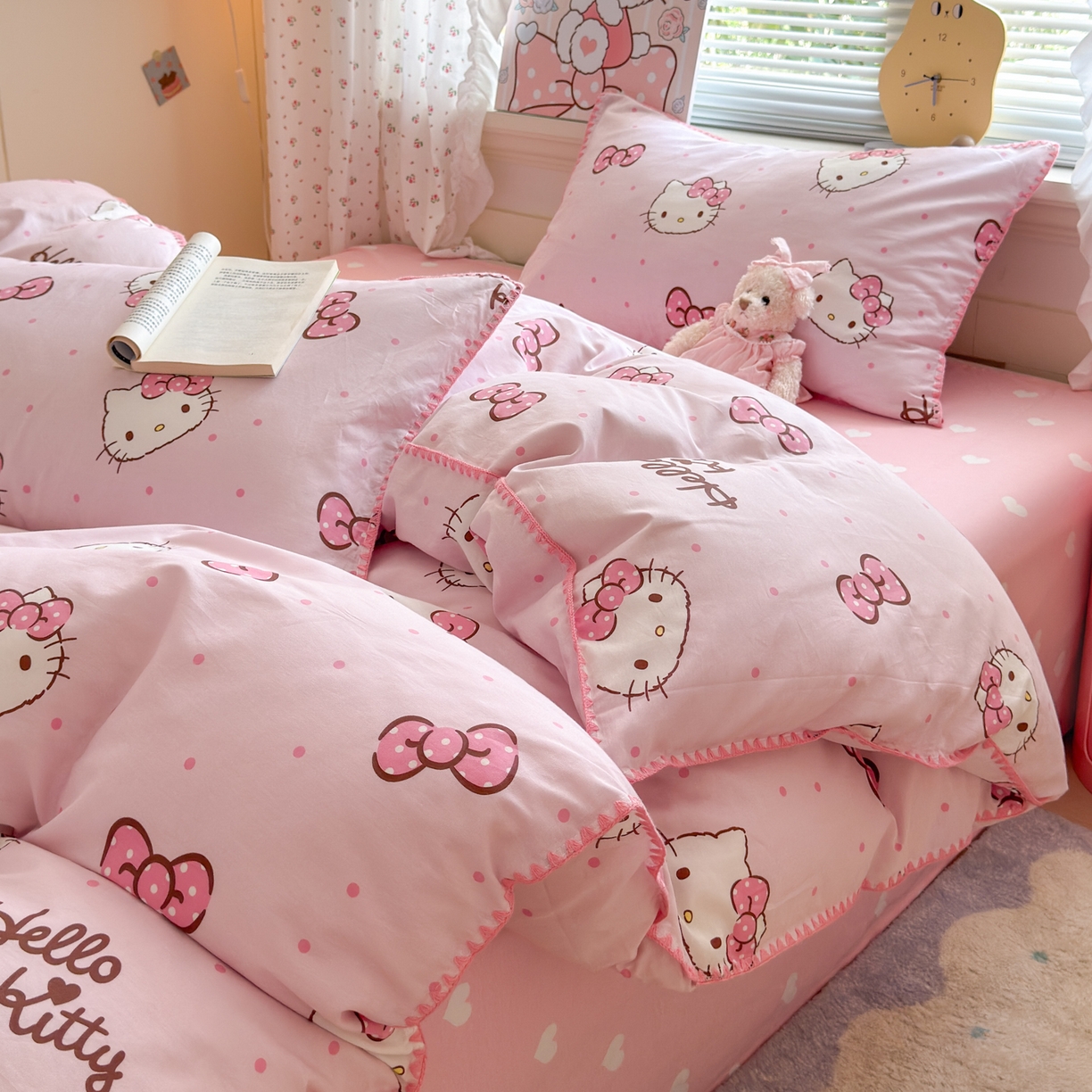 91家纺网 家纺一手货源 找家纺 淑女公社家纺 2025春夏新款全棉纯棉正版三丽鸥KT猫系列四件套 蝴蝶结KT