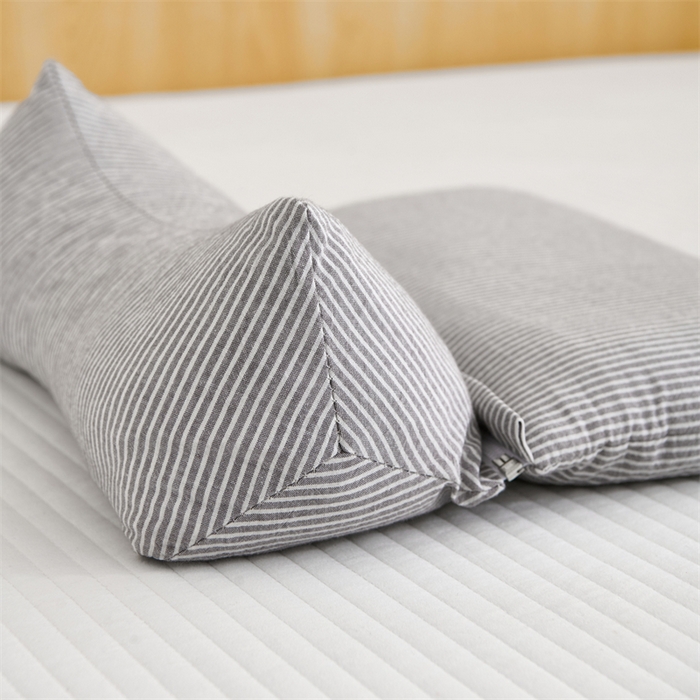 91家纺网 家纺一手货源 找家纺 织布人 2025新款荞麦枕A类纯棉条纹无印风组合牵引颈椎枕头枕芯荞麦护颈枕芯 灰色 三角35x16cm 方枕35x20cm组合枕/只