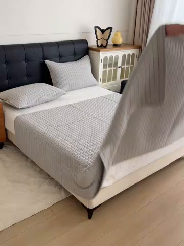 91家纺网 家纺一手货源 找家纺 沐纯家居  2025新款色织棉麻床盖 烟墨灰