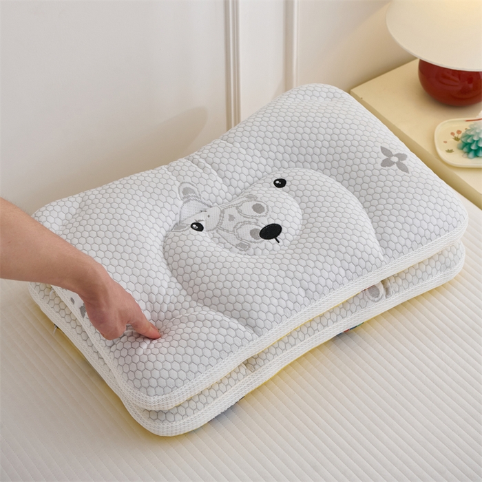 91家纺网 家纺一手货源 找家纺 织布人 2025新款枕芯双面可用儿童枕学生枕头枕芯A版凉豆豆B版全棉卡通枕芯 冰冰熊-小汽车 30x50cm 儿童枕/只