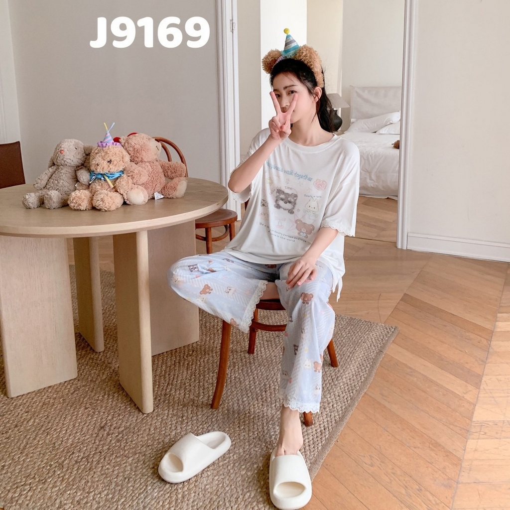 91家纺网 家纺一手货源 找家纺 （总）妍景家居生活馆 2025新款女士短袖长裤睡衣卡通印花宽松休闲可外穿家居服套装-夏目轻歌蓝色