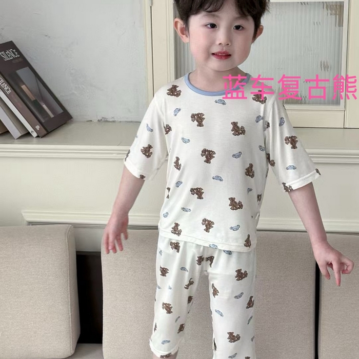 91家纺网 家纺一手货源 找家纺 妍景家居生活馆 2025春夏新款儿童优可丝男童套装 蓝车复古熊