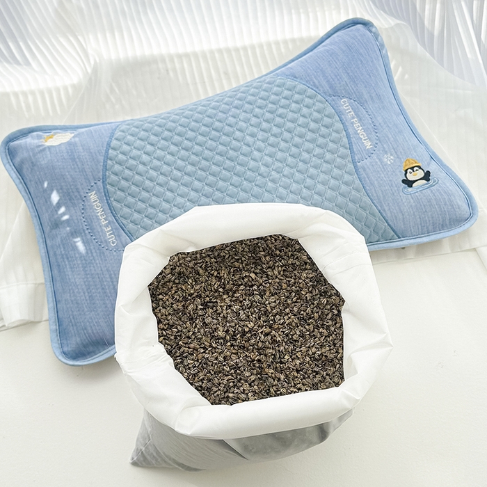 91家纺网 家纺一手货源 找家纺 织布人 2025新款荞麦枕夏凉枕冰豆豆凉感丝枕头茶香枕儿童学生宿舍枕头枕芯 冰豆豆凉感丝-小企鹅茶香枕 33x53cm/只