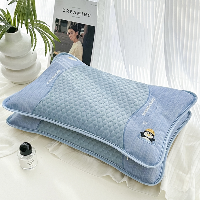 91家纺网 家纺一手货源 找家纺 织布人 2025新款荞麦枕夏凉枕冰豆豆凉感丝枕头茶香枕儿童学生宿舍枕头枕芯 冰豆豆凉感丝-小企鹅荞麦枕 33x53cm/只