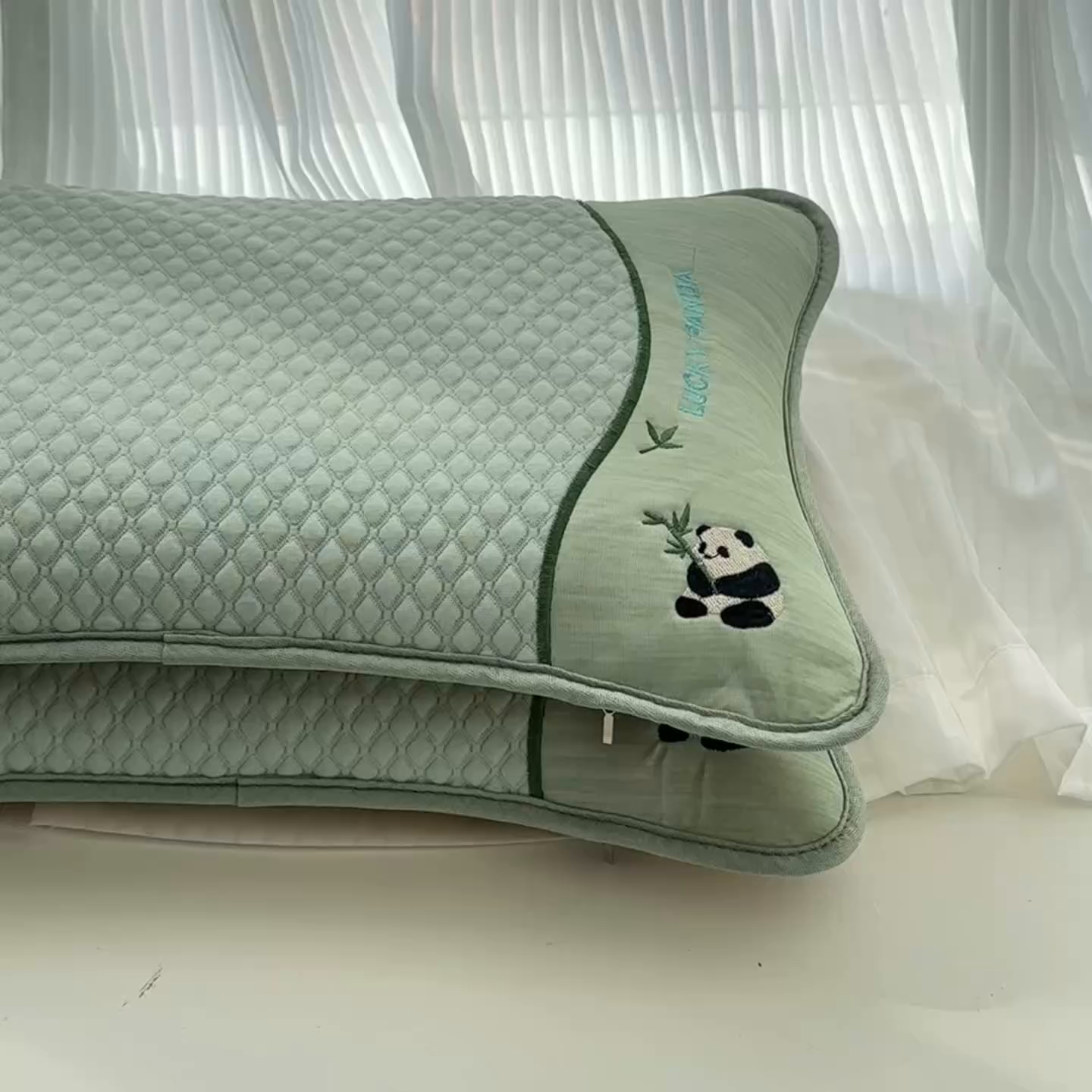 91家纺网 家纺一手货源 找家纺 织布人 2025新款荞麦枕夏凉枕冰豆豆凉感丝枕头茶香枕儿童学生宿舍枕头枕芯 冰豆豆凉感丝-熊猫竹荞麦枕 33x53cm/只