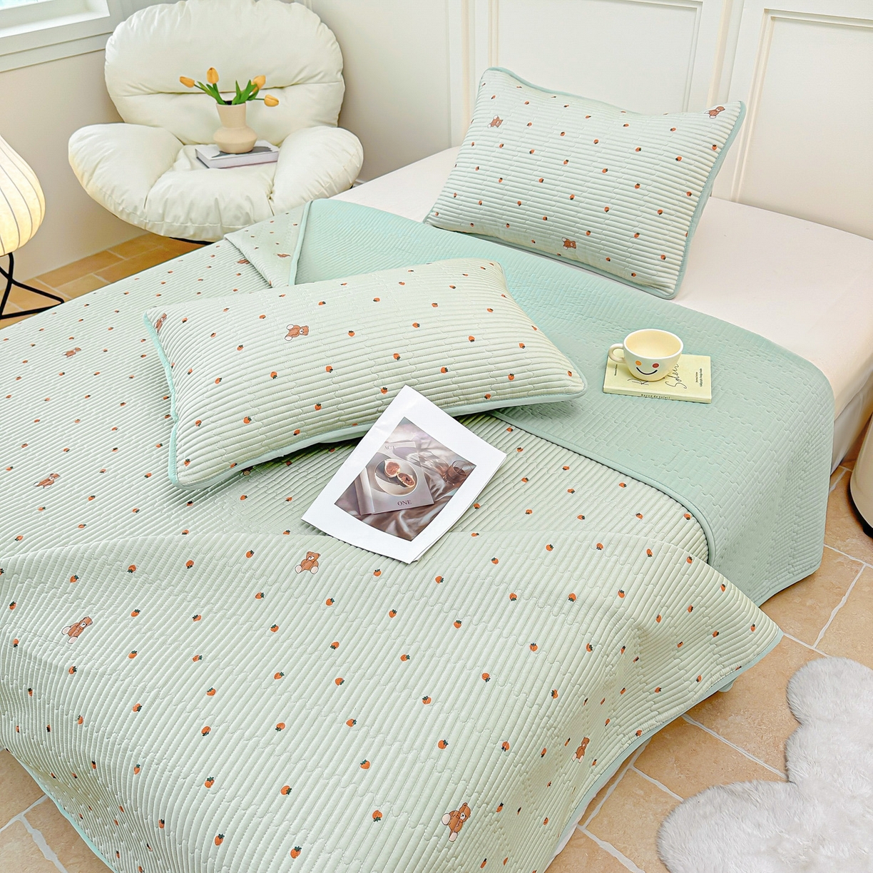 91家纺网 家纺一手货源 找家纺 橘夏家纺 2025新款莱赛尔天丝轻奢风多功能枕套单品枕套枕套单件 草莓小熊-绿