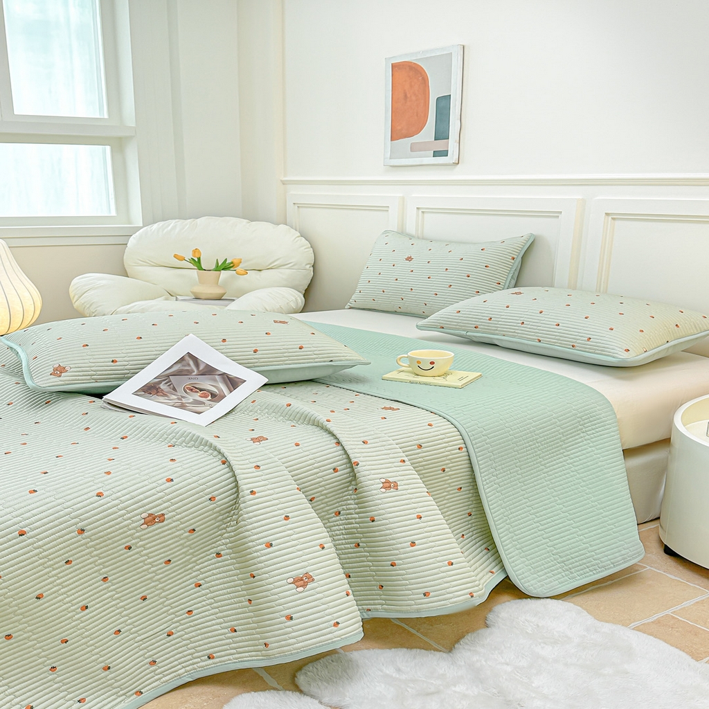 91家纺网 家纺一手货源 找家纺 橘夏家纺 2025新款莱赛尔天丝轻奢风多功能枕套单品枕套枕套单件 草莓小熊-绿